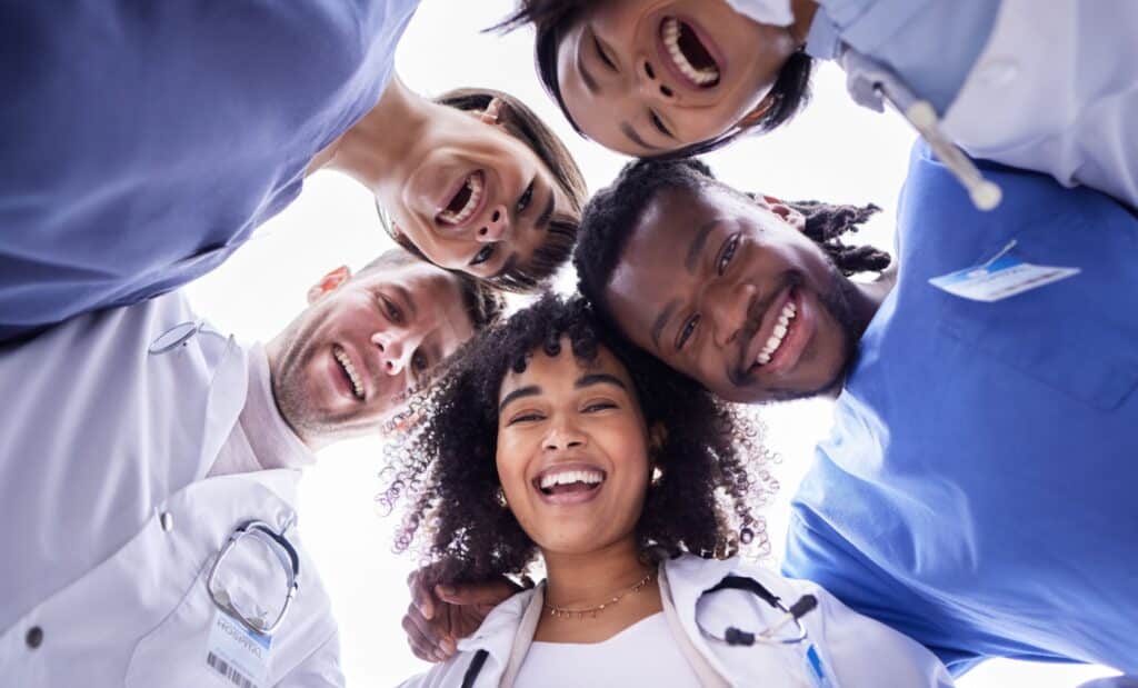 Travel nurse pay & benefits
